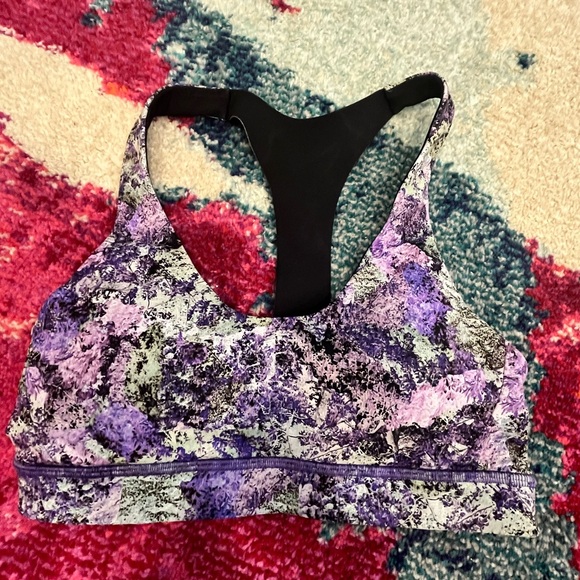 Lululemon Sports Bra w/ Pads - Size 6 - Picture 1 of 4